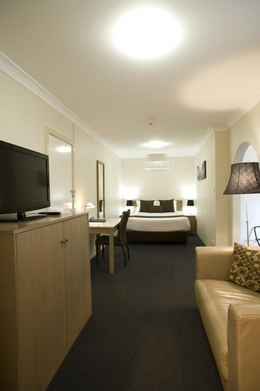 Noah'S Mid City Motor Inn Muswellbrook Exterior photo
