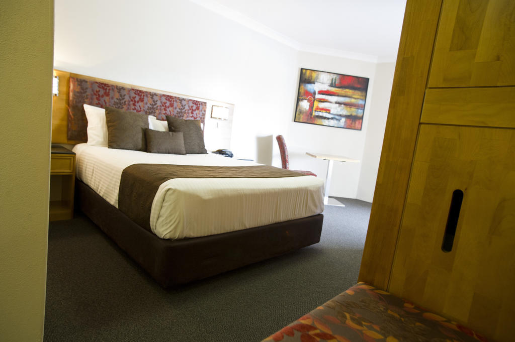 Noah'S Mid City Motor Inn Muswellbrook Exterior photo